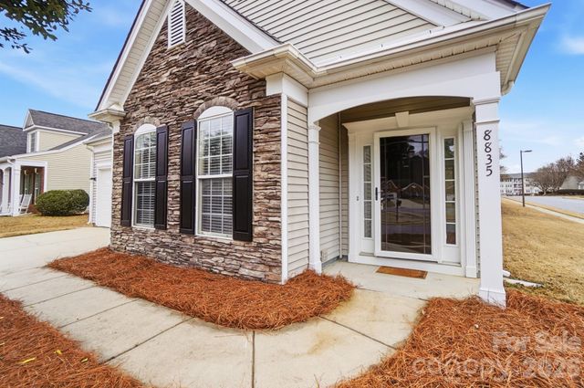 8835 Kestral Ridge Drive, Charlotte, NC 28269