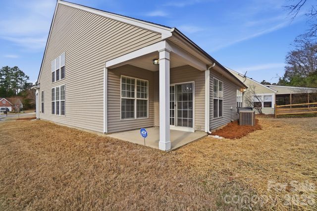 8835 Kestral Ridge Drive, Charlotte, NC 28269