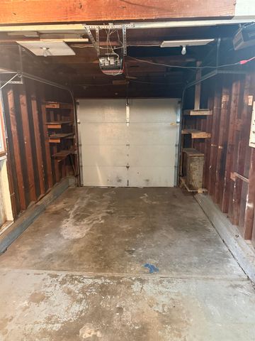 2225 S Grove St, Wichita, KS 67211