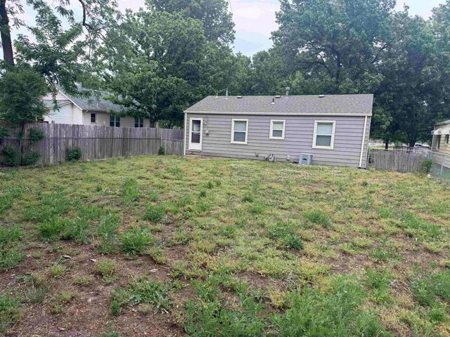 2225 S Grove St, Wichita, KS 67211