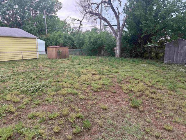2225 S Grove St, Wichita, KS 67211