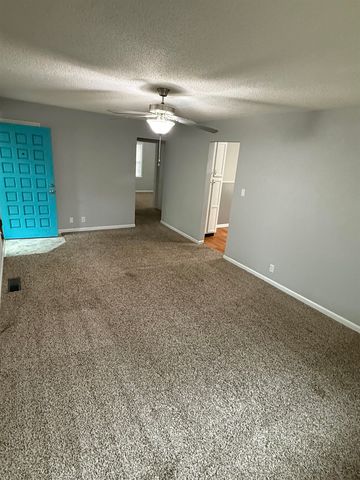 2225 S Grove St, Wichita, KS 67211