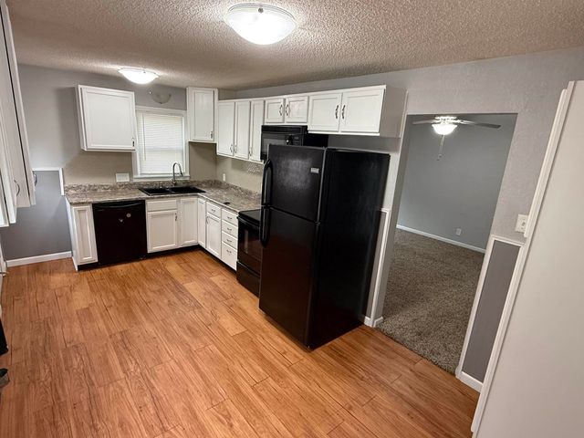 2225 S Grove St, Wichita, KS 67211