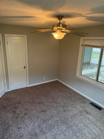 2225 S Grove St, Wichita, KS 67211