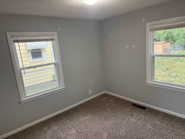 2225 S Grove St, Wichita, KS 67211