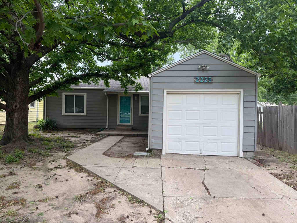 2225 S Grove St, Wichita, KS 67211