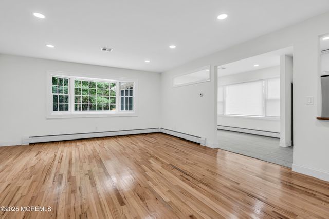 925 Edgebrook Drive N, Toms River, NJ 08757