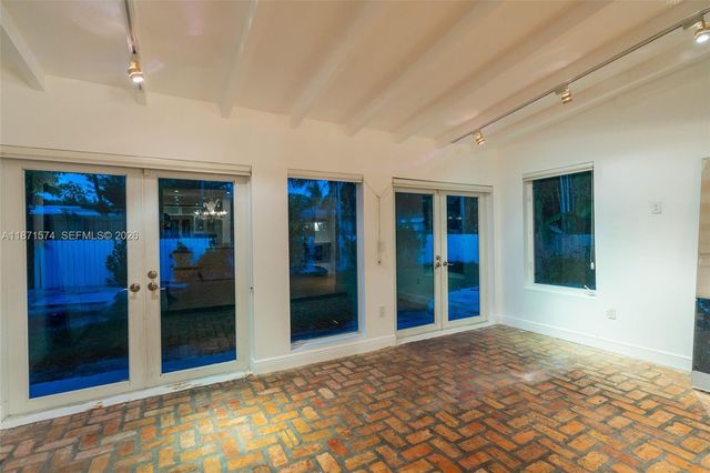 355 Redwood Lane, Key Biscayne, FL 33149