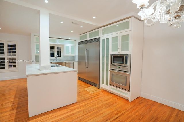 355 Redwood Lane, Key Biscayne, FL 33149