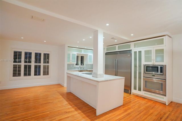 355 Redwood Lane, Key Biscayne, FL 33149