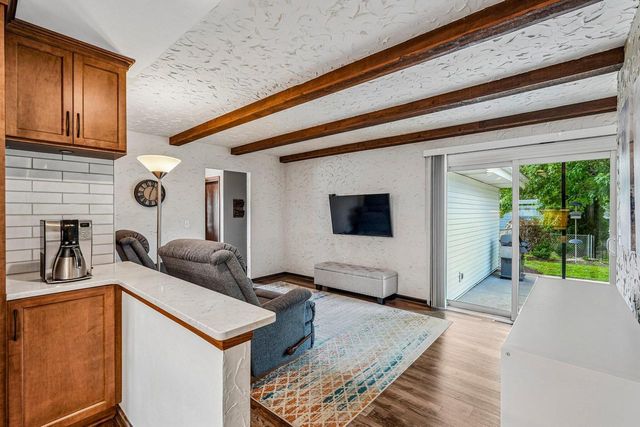 1118 Dogwood LANE, Waukesha, WI 53189