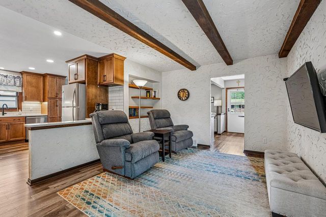 1118 Dogwood LANE, Waukesha, WI 53189