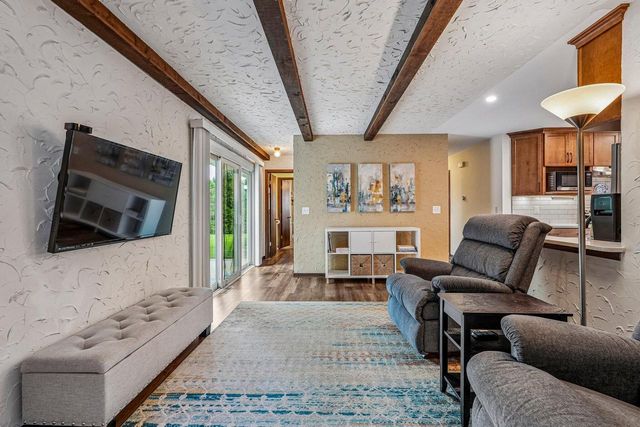 1118 Dogwood LANE, Waukesha, WI 53189