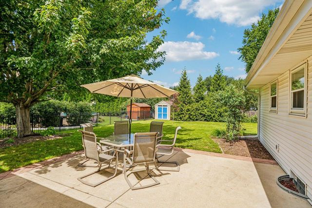 1118 Dogwood LANE, Waukesha, WI 53189