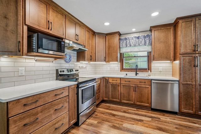 1118 Dogwood LANE, Waukesha, WI 53189
