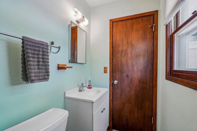 1118 Dogwood LANE, Waukesha, WI 53189