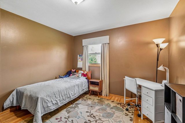 1118 Dogwood LANE, Waukesha, WI 53189
