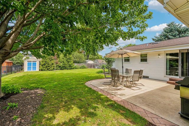 1118 Dogwood LANE, Waukesha, WI 53189
