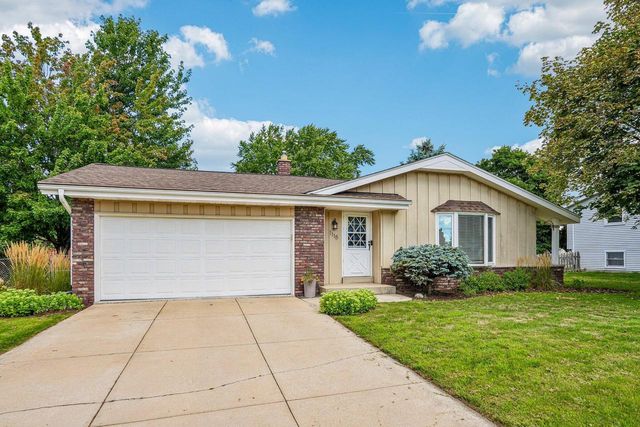 1118 Dogwood LANE, Waukesha, WI 53189