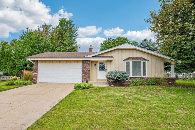 1118 Dogwood LANE, Waukesha, WI 53189