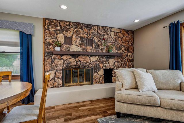 1118 Dogwood LANE, Waukesha, WI 53189