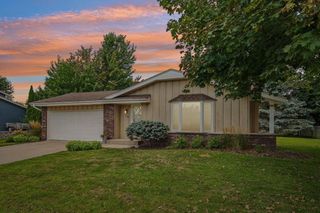 1118 Dogwood LANE, Waukesha, WI 53189