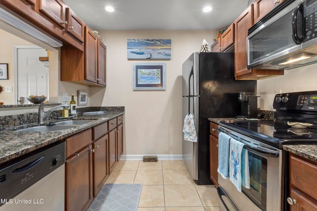 2421 Beachview Drive, H12, Ocean Springs, MS 39564