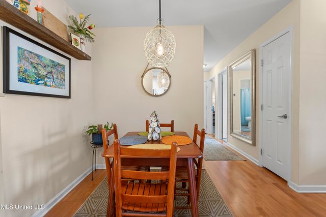 2421 Beachview Drive, H12, Ocean Springs, MS 39564