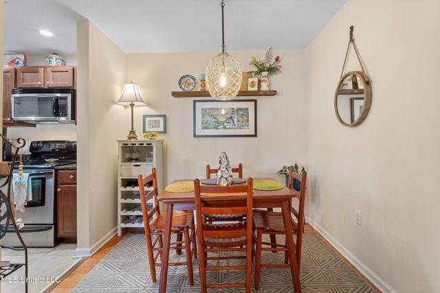 2421 Beachview Drive, H12, Ocean Springs, MS 39564