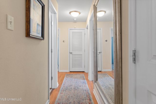 2421 Beachview Drive, H12, Ocean Springs, MS 39564