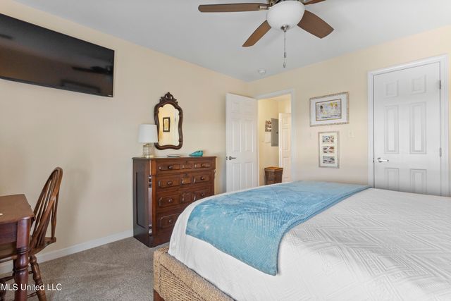 2421 Beachview Drive, H12, Ocean Springs, MS 39564