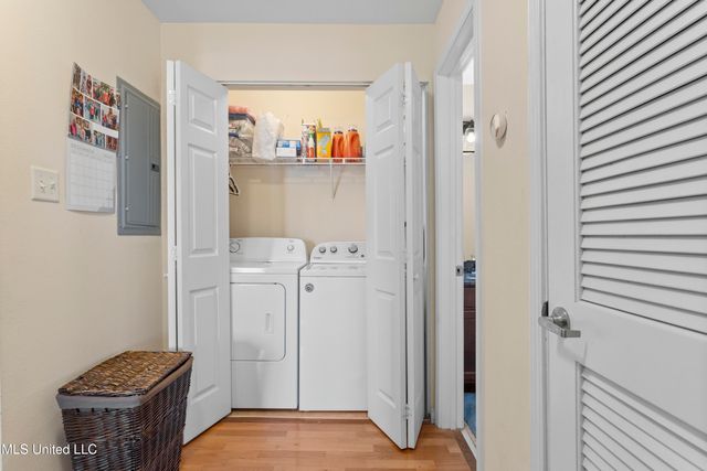 2421 Beachview Drive, H12, Ocean Springs, MS 39564