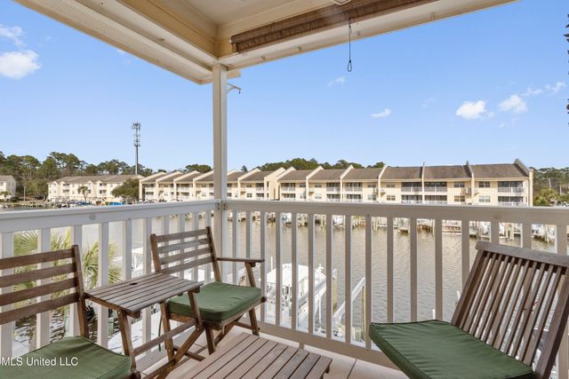 2421 Beachview Drive, H12, Ocean Springs, MS 39564