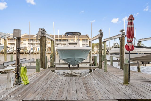 2421 Beachview Drive, H12, Ocean Springs, MS 39564