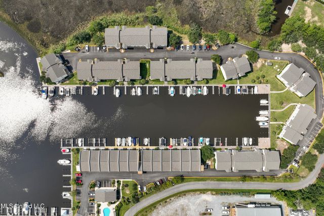 2421 Beachview Drive, H12, Ocean Springs, MS 39564