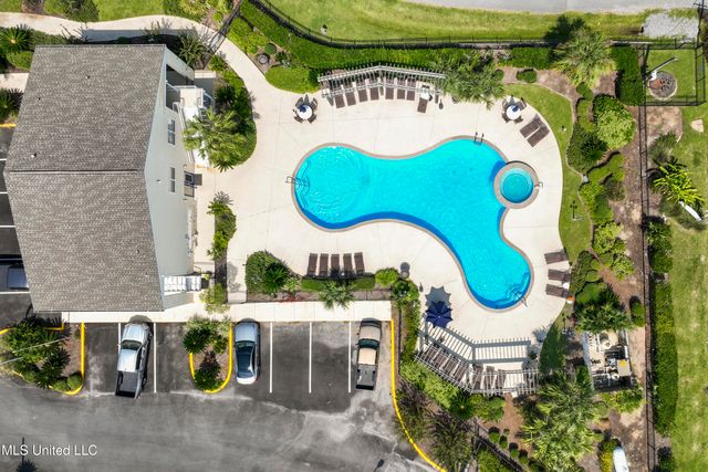 2421 Beachview Drive, H12, Ocean Springs, MS 39564