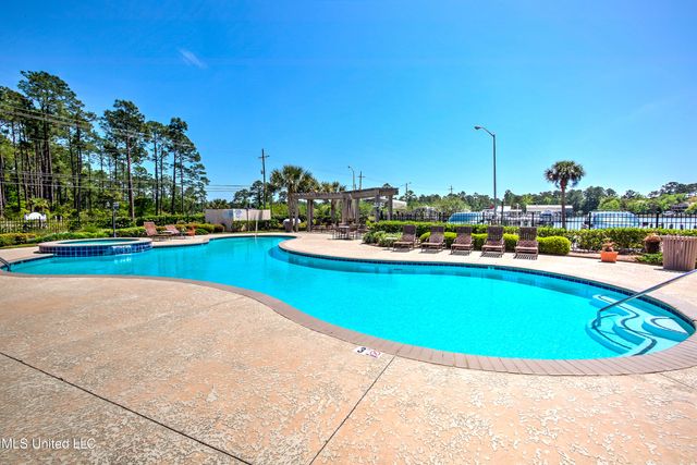 2421 Beachview Drive, H12, Ocean Springs, MS 39564