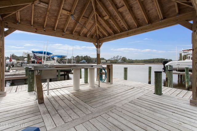 2421 Beachview Drive, H12, Ocean Springs, MS 39564