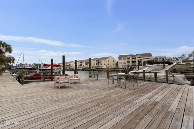 2421 Beachview Drive, H12, Ocean Springs, MS 39564