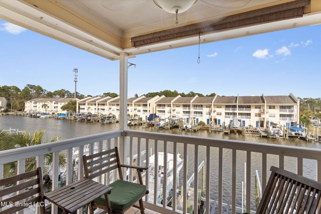 2421 Beachview Drive, H12, Ocean Springs, MS 39564