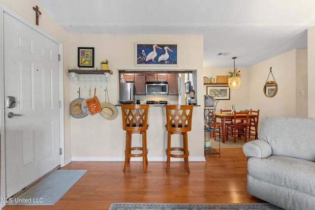 2421 Beachview Drive, H12, Ocean Springs, MS 39564