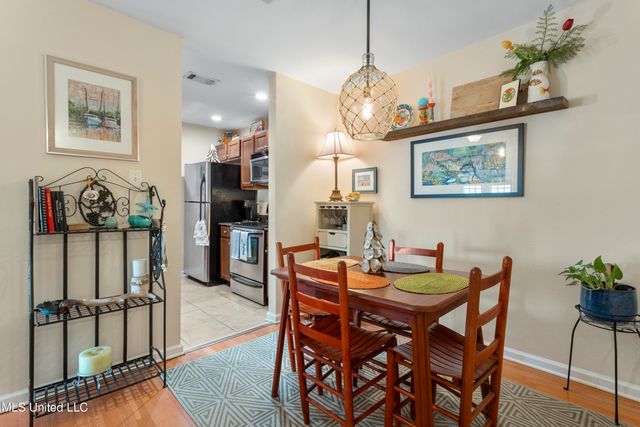 2421 Beachview Drive, H12, Ocean Springs, MS 39564