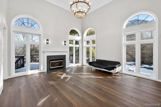 5874 Orchard Woods Drive, West Bloomfield, MI 48324