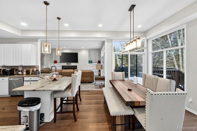 5874 Orchard Woods Drive, West Bloomfield, MI 48324