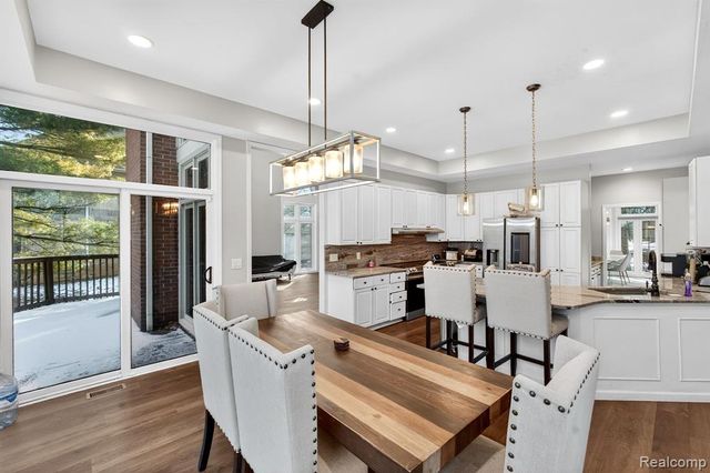 5874 Orchard Woods Drive, West Bloomfield, MI 48324