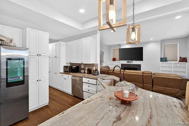 5874 Orchard Woods Drive, West Bloomfield, MI 48324