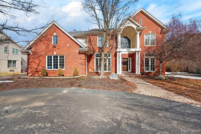 5874 Orchard Woods Drive, West Bloomfield, MI 48324