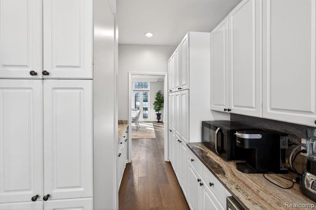 5874 Orchard Woods Drive, West Bloomfield, MI 48324