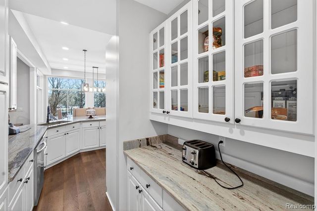 5874 Orchard Woods Drive, West Bloomfield, MI 48324