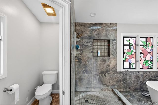 5874 Orchard Woods Drive, West Bloomfield, MI 48324